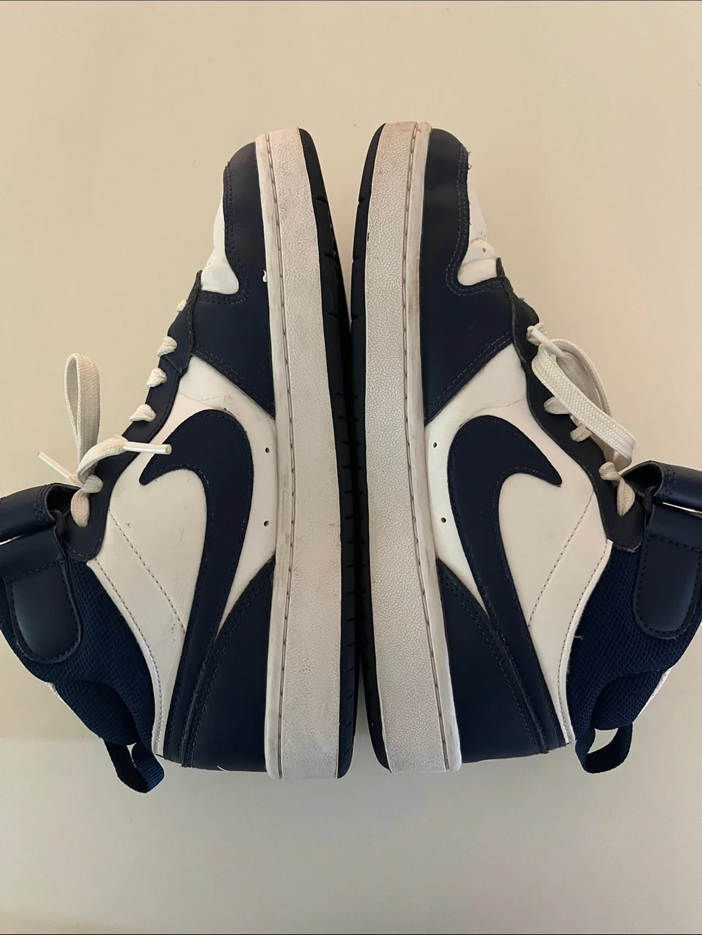 Boys Nike Court Borough Mid - Navy/White size 6.5Y